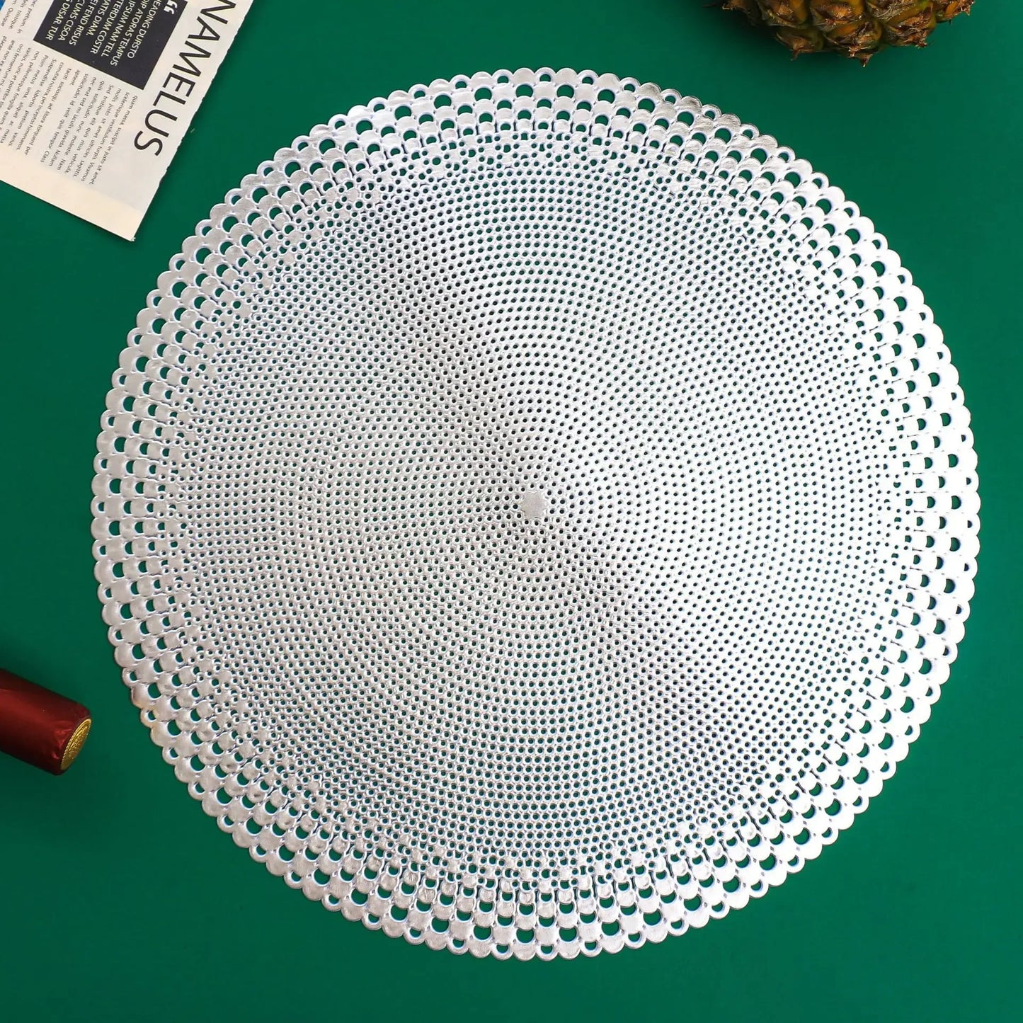 Round PVC Leaf Placemat – Heat-Resistant Hollow Weave Dining Table Mat